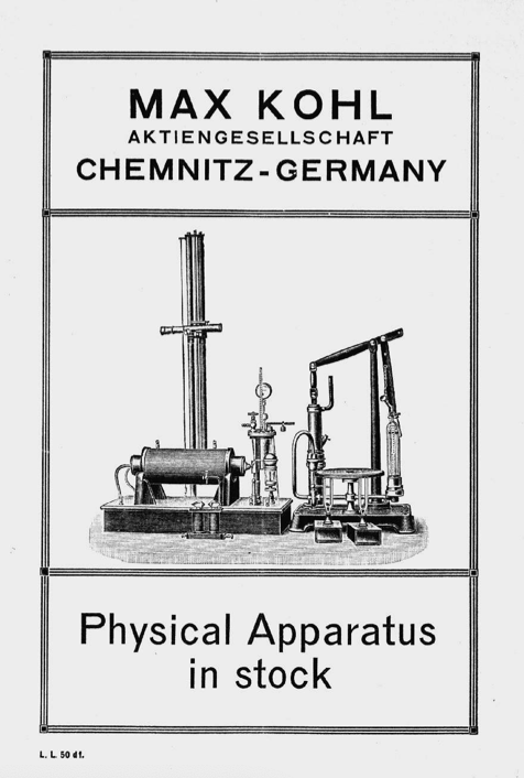 A black and white picture of a machine
Description automatically generated