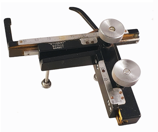 A close-up of a microscope
Description automatically generated with low confidence