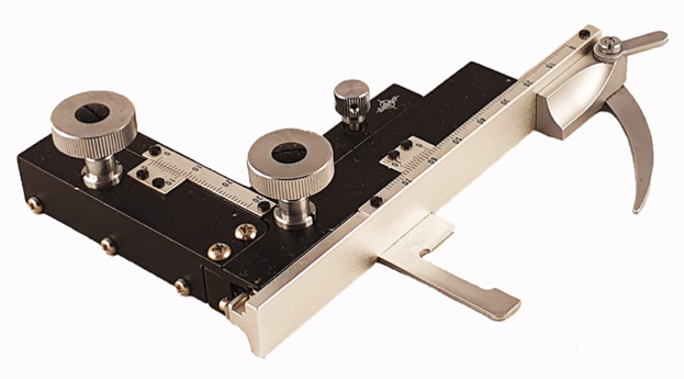 A black and silver piece of equipment
Description automatically generated